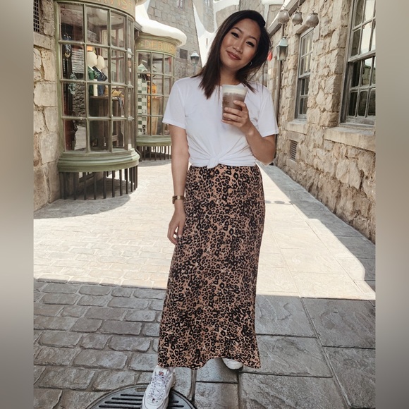 Aritzia Dresses & Skirts - Wilfred Leopard Midi Skirt